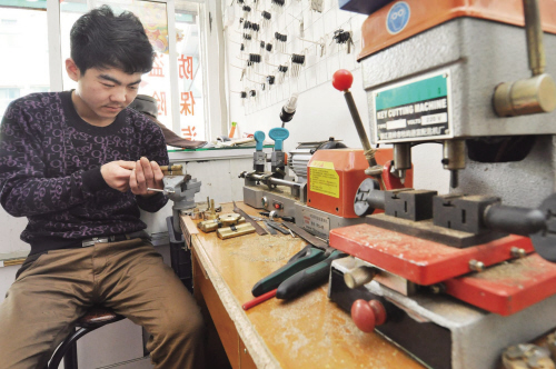 平乐乡开锁店为啥“牛号”频现 听开锁师傅讲什么锁最防盗