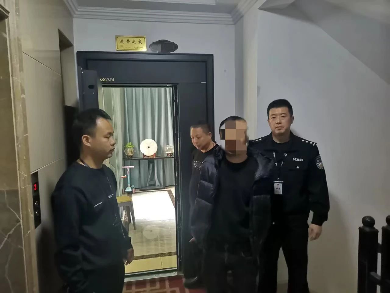 平乐乡全副伪装仍被识别！双龙公安成功抓获一名撬锁盗窃嫌疑人
